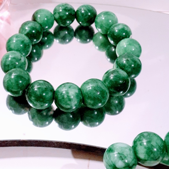 Jade Gemstones Bracelet New - Picture 2 of 5